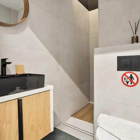 Superlux Near White Tower * Thessaloniki