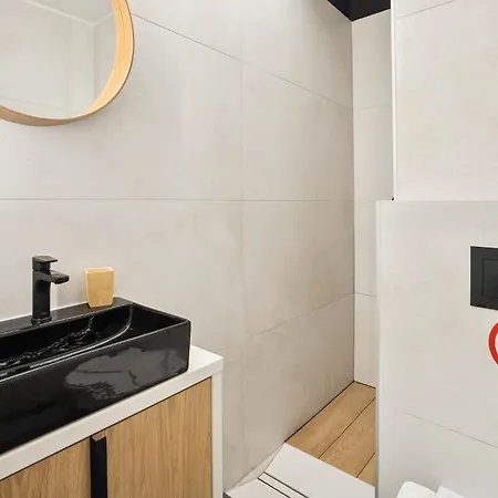 Superlux Near White Tower * سالونيك