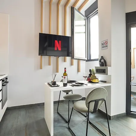 Apartment Superlux Near White Tower *