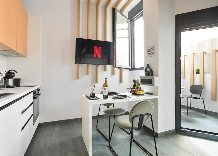 Apartment Superlux Near White Tower *
